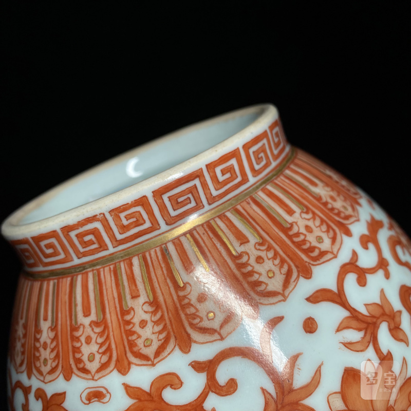 清道光 矾红描金缠枝莲托八吉祥纹瓶 - 图13